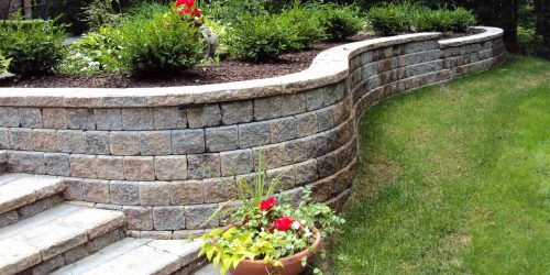 Retaining Wall, Landscaping Wall, Stone Wall, Flowewr Bed Landscaping, Landscaping Company, Landscaping Contractor, Landscaping Company, Free Estimates